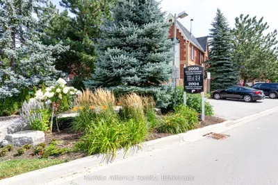 Condo Townhouse in Oakville