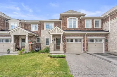Att/Row/Townhouse in Milton