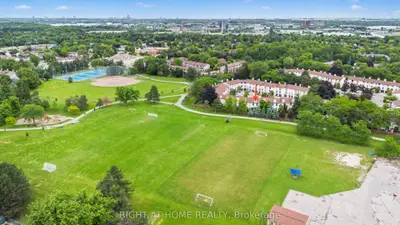 6679 Shelter Bay Road 21, Mississauga, On L5n 2a2