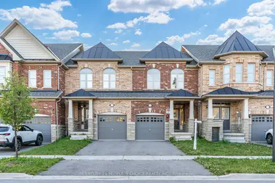 Att/Row/Townhouse in Brampton