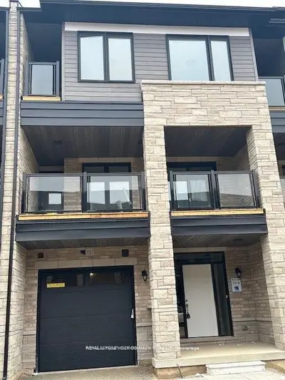 Att/Row/Townhouse in Milton