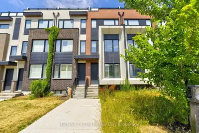 Att/Row/Townhouse in Toronto