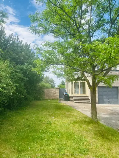 25 Lucio Court, Brampton, On L6p 1k1