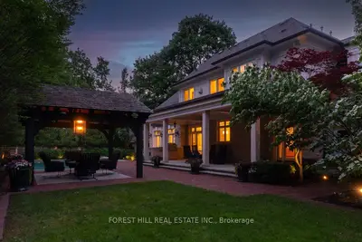 240 Poplar Drive, Oakville, On L6j 4c8