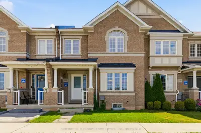 Att/Row/Townhouse in Oakville