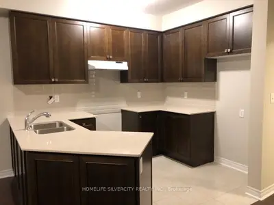 Att/Row/Townhouse in Brampton