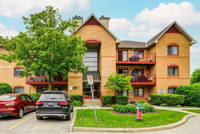 Condo Apartment in Oakville
