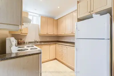 2a Twenty Eighth Basement Street, Toronto, On M8w 2y4