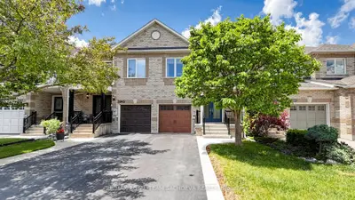 Att/Row/Townhouse in Mississauga
