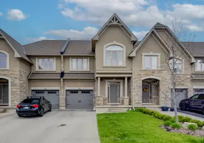 Att/Row/Townhouse in Oakville