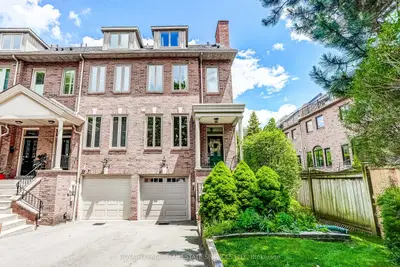 Att/Row/Townhouse in Toronto