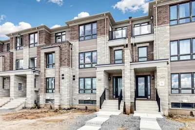 Att/Row/Townhouse in Oakville