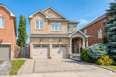 Detached in Oakville