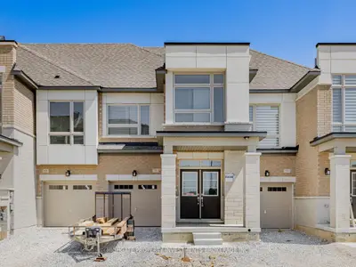 Att/Row/Townhouse in Brampton