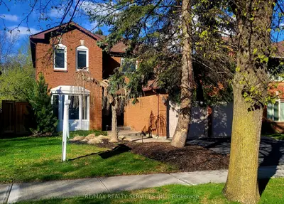 28 Chickadee Crescent, Brampton, On L6z 3l2