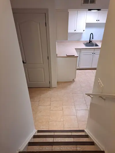 3281 Sunlight Street, Mississauga, On L5m 0g7