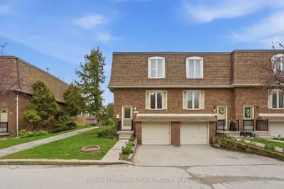 Condo Townhouse in Burlington