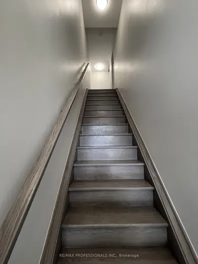 62 Dixfield Drive 121, Toronto, On M9c 3w1
