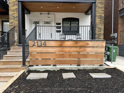 2134 Dundas Street W 1 Lower, Toronto, On M6r 1x2