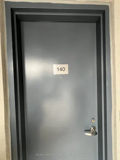 62 Dixfield Drive 140, Toronto, On M9c 3w1
