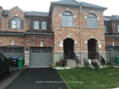 Att/Row/Townhouse in Brampton