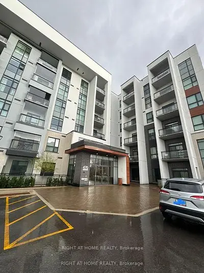 Condo Apartment in Milton