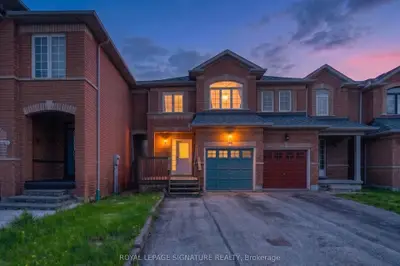 Att/Row/Townhouse in Brampton