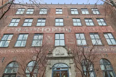 363 Sorauren Avenue 405, Toronto, On M6r 3c2