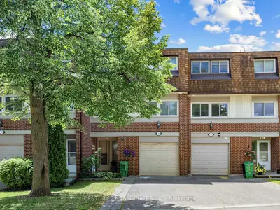 Condo Townhouse in Mississauga