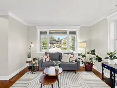 25 Waltham Drive, Toronto, On M9v 1s6