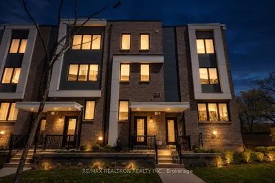 Att/Row/Townhouse in Toronto