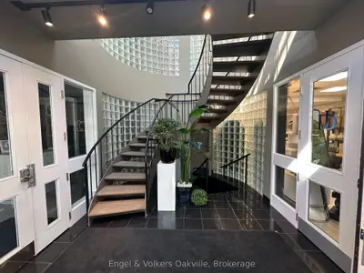 146 Lakeshore Road E 104, Oakville, On L6j 1h4