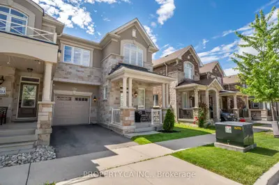 Att/Row/Townhouse in Oakville