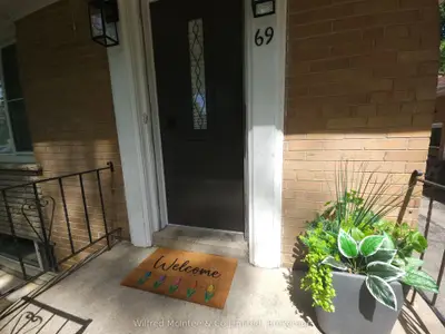 69 Haliburton Avenue, Toronto, On M9b 4y6