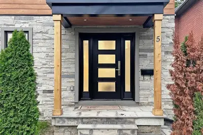 5 Donnybrook Lane, Toronto, On M9a 2v2