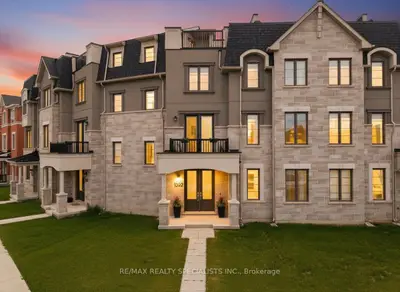 Att/Row/Townhouse in Oakville