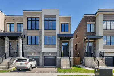 Att/Row/Townhouse in Oakville