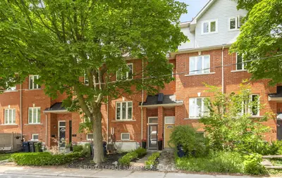Att/Row/Townhouse in Toronto