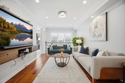 Att/Row/Townhouse in Burlington