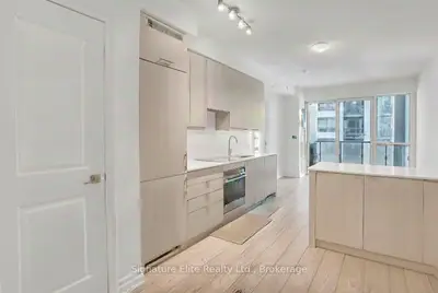 36 Elm Drive 3402, Mississauga, On L5b 0n3