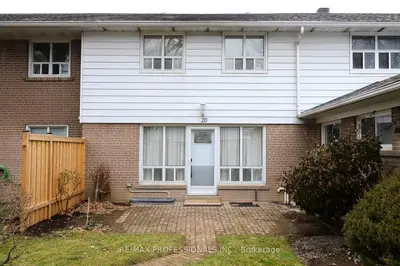 160 Carsbrooke Road 20, Toronto, On M9c 1g9