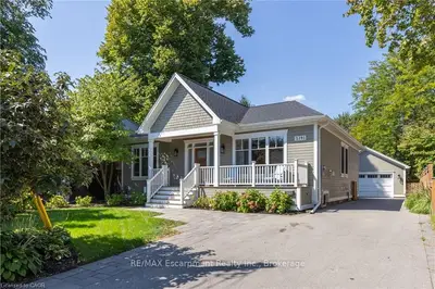 Detached in Burlington
