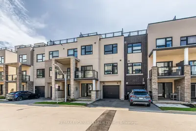 Condo Townhouse in Burlington