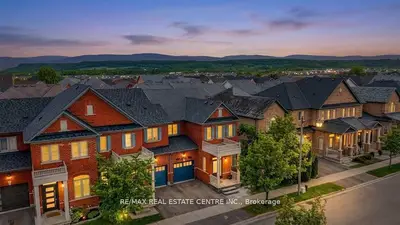 Att/Row/Townhouse in Milton
