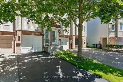 Att/Row/Townhouse in Mississauga