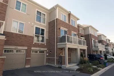 Att/Row/Townhouse in Milton