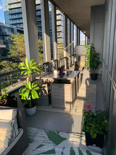 15 Zorra Street 209, Toronto, On M8z 4z6
