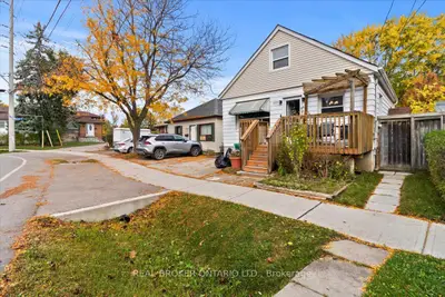 1097 Enola Avenue, Mississauga, On L5g 4b1