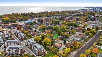 1097 Enola Avenue, Mississauga, On L5g 4b1