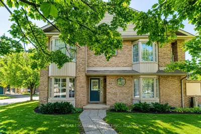Condo Townhouse in Burlington